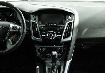 Подержанный автомобиль Ford Focus Hatchback 2014 года (14 фото)