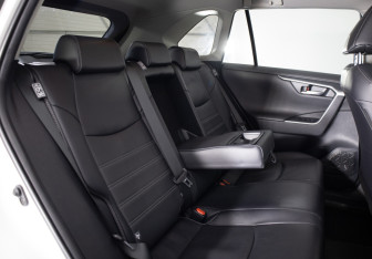 Подержанный автомобиль Toyota RAV4 2019 года (21 фото)