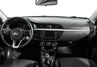 Подержанный автомобиль Kia Rio Sedan 2019 года (13 фото)
