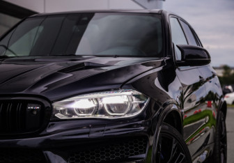 Подержанный автомобиль BMW X5 M 2016 года (2 фото)