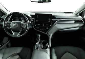 Подержанный автомобиль Toyota Camry Sedan 2021 года (13 фото)