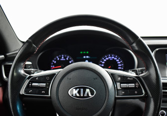 Подержанный автомобиль Kia Optima Sedan 2019 года (16 фото)