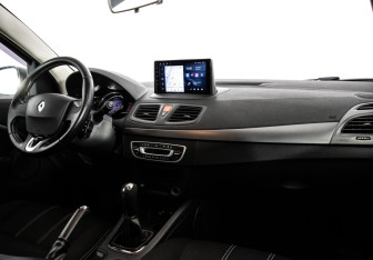 Подержанный автомобиль Renault Fluence 2014 года (9 фото)
