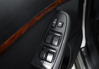 Подержанный автомобиль Toyota Avensis Sedan 2006 года (10 фото)