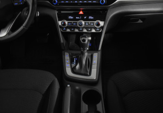 Подержанный автомобиль Hyundai Elantra Sedan 2019 года (15 фото)