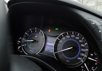 Подержанный автомобиль Infiniti QX80 2017 года (38 фото)