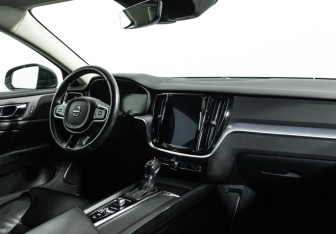 Подержанный автомобиль Volvo V60 2019 года (9 фото)