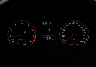 Подержанный автомобиль Volkswagen Jetta Sedan 2013 года (12 фото)