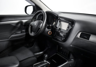 Подержанный автомобиль Mitsubishi Outlander 2018 года (13 фото)