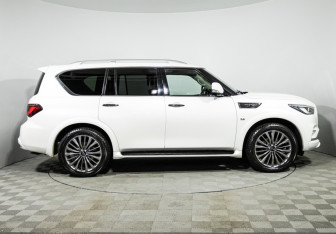 Подержанный автомобиль Infiniti QX80 2018 года (4 фото)