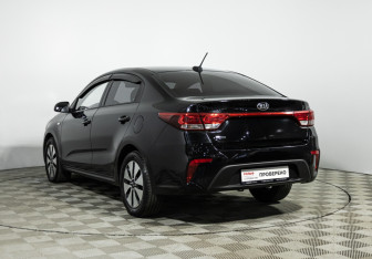 Подержанный автомобиль Kia Rio Sedan 2019 года (7 фото)