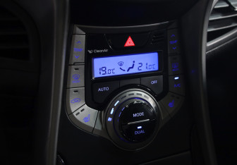Подержанный автомобиль Hyundai Elantra Sedan 2013 года (13 фото)