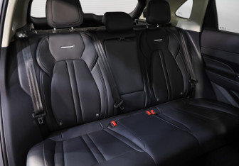 Подержанный автомобиль Hongqi HS3 2024 года (27 фото)