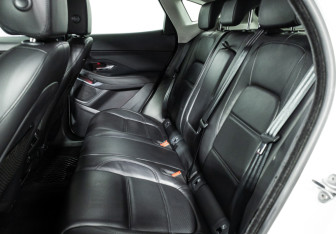 Подержанный автомобиль Jaguar E-Pace 2018 года (10 фото)