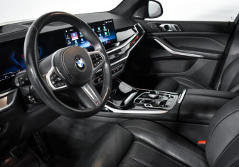 Подержанный автомобиль BMW X7 2023 года (9 фото)