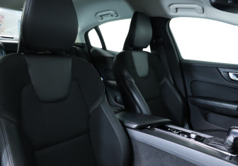Подержанный автомобиль Volvo S60 2020 года (12 фото)