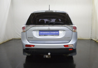 Подержанный автомобиль Mitsubishi Outlander 2012 года (6 фото)