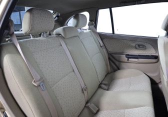 Подержанный автомобиль Kia Rio Wagon 2005 года (13 фото)