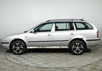Подержанный автомобиль Skoda Octavia Wagon 2009 года (8 фото)