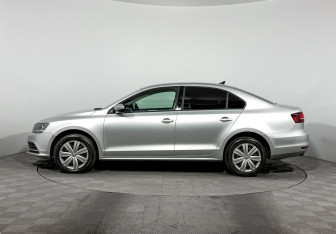 Подержанный автомобиль Volkswagen Jetta Sedan 2018 года (8 фото)