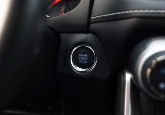 Подержанный автомобиль Toyota RAV4 2021 года (21 фото)