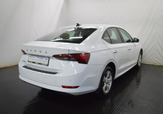 Подержанный автомобиль Skoda Octavia Liftback 2020 года (5 фото)