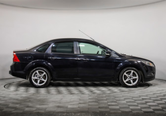 Подержанный автомобиль Ford Focus Sedan 2010 года (4 фото)
