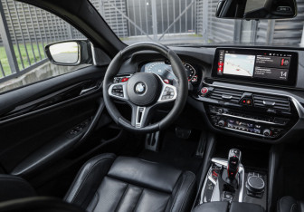 Подержанный автомобиль BMW M5 Sedan 2021 года (15 фото)