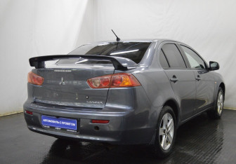 Подержанный автомобиль Mitsubishi Lancer Sedan 2008 года (5 фото)