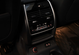 Подержанный автомобиль BMW X7 2019 года (24 фото)