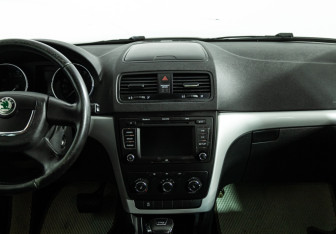 Подержанный автомобиль Skoda Yeti 2012 года (14 фото)