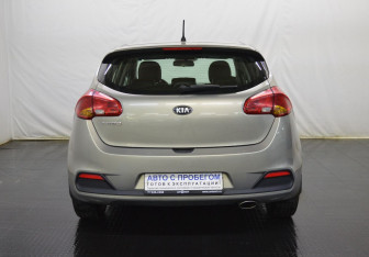 Подержанный автомобиль Kia Ceed Hatchback 2015 года (6 фото)