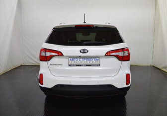 Подержанный автомобиль Kia Sorento 2017 года (6 фото)