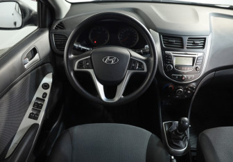 Подержанный автомобиль Hyundai Solaris Sedan 2013 года (10 фото)