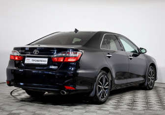 Подержанный автомобиль Toyota Camry Sedan 2017 года (5 фото)