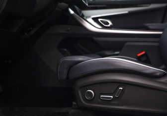 Подержанный автомобиль Geely Atlas 2024 года (25 фото)