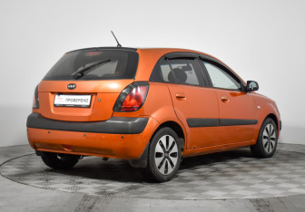 Подержанный автомобиль Kia Rio Hatchback 2006 года (5 фото)