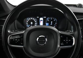 Подержанный автомобиль Volvo XC90 2017 года (20 фото)