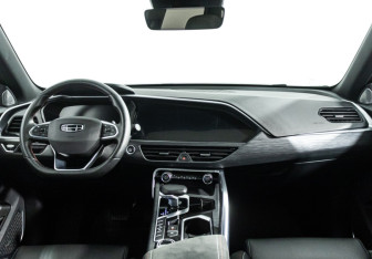 Подержанный автомобиль Geely Tugella 2023 года (13 фото)