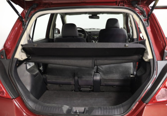 Подержанный автомобиль Nissan Tiida Hatchback 2008 года (23 фото)