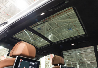 Подержанный автомобиль BMW X7 2021 года (22 фото)