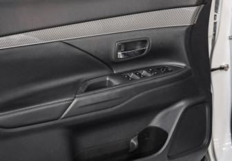 Подержанный автомобиль Mitsubishi Outlander 2020 года (22 фото)