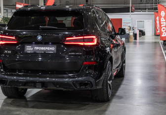 Подержанный автомобиль BMW X5 2022 года (10 фото)