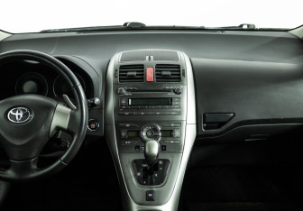 Подержанный автомобиль Toyota Auris Hatchback 2009 года (14 фото)