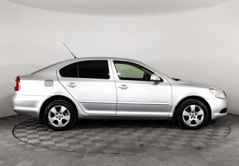 Подержанный автомобиль Skoda Octavia Liftback 2010 года (4 фото)