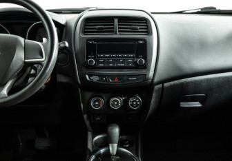 Подержанный автомобиль Mitsubishi ASX 2014 года (14 фото)