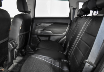 Подержанный автомобиль Mitsubishi Outlander 2020 года (12 фото)