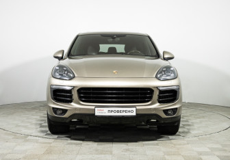 Подержанный автомобиль Porsche Cayenne 2016 года (2 фото)