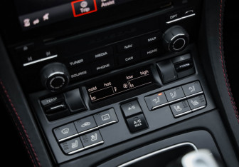 Подержанный автомобиль Porsche Cayman 2017 года (17 фото)