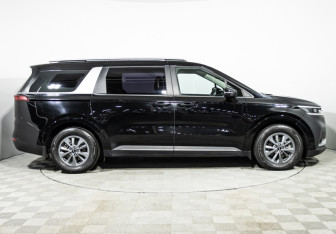 Подержанный автомобиль Kia Carnival 2021 года (4 фото)